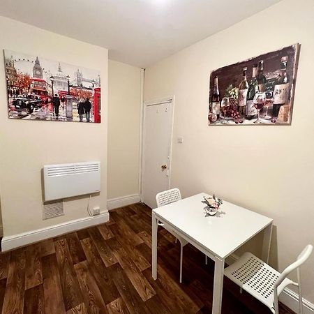 Studio Flat In Colliers Wood Leilighet London Eksteriør bilde