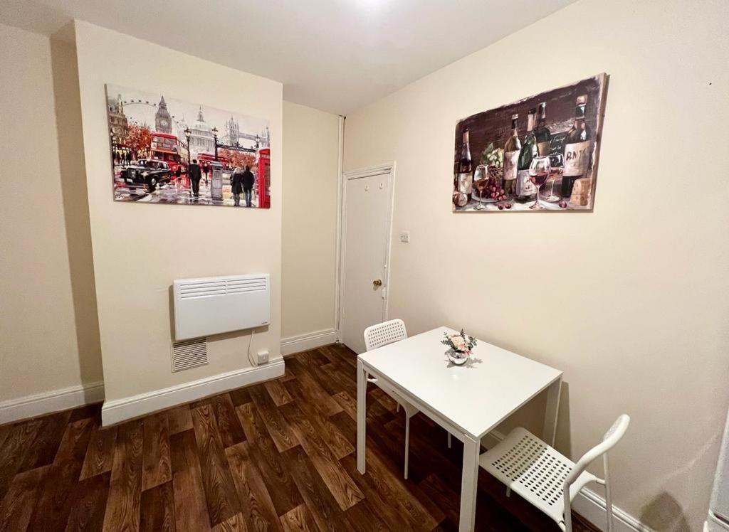 Studio Flat In Colliers Wood Leilighet London Eksteriør bilde