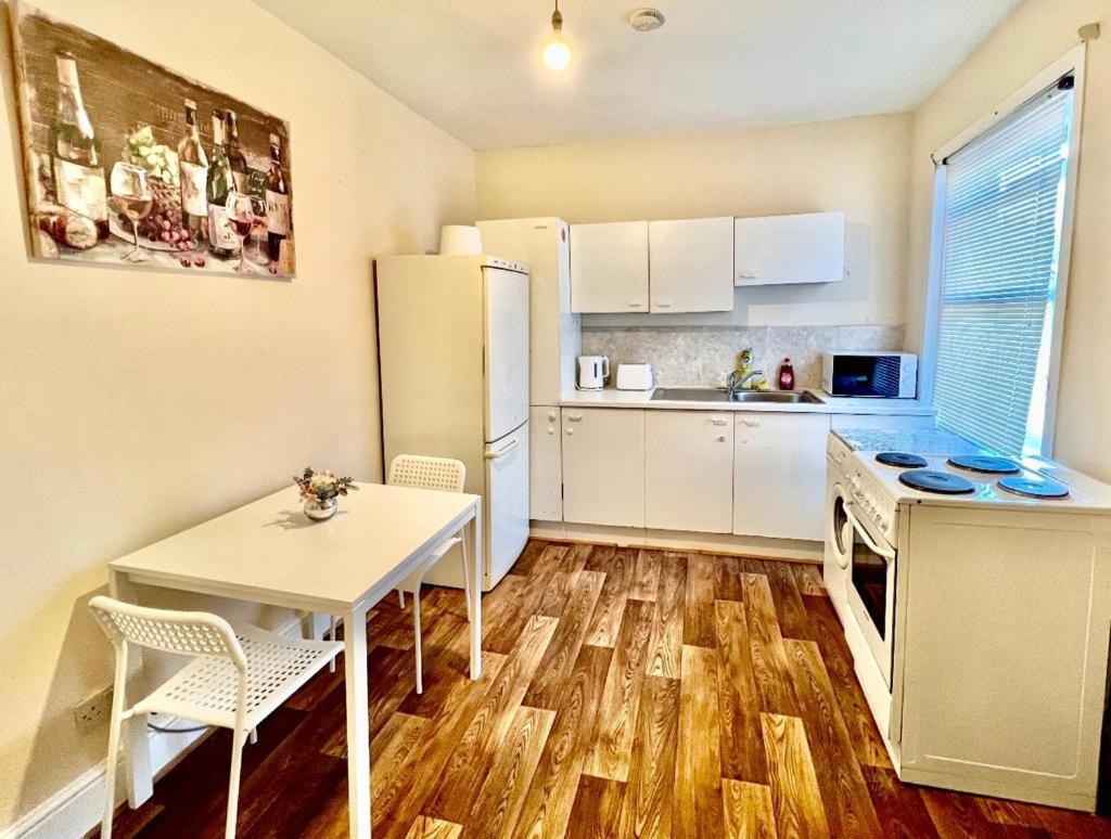 Studio Flat In Colliers Wood Leilighet London Eksteriør bilde